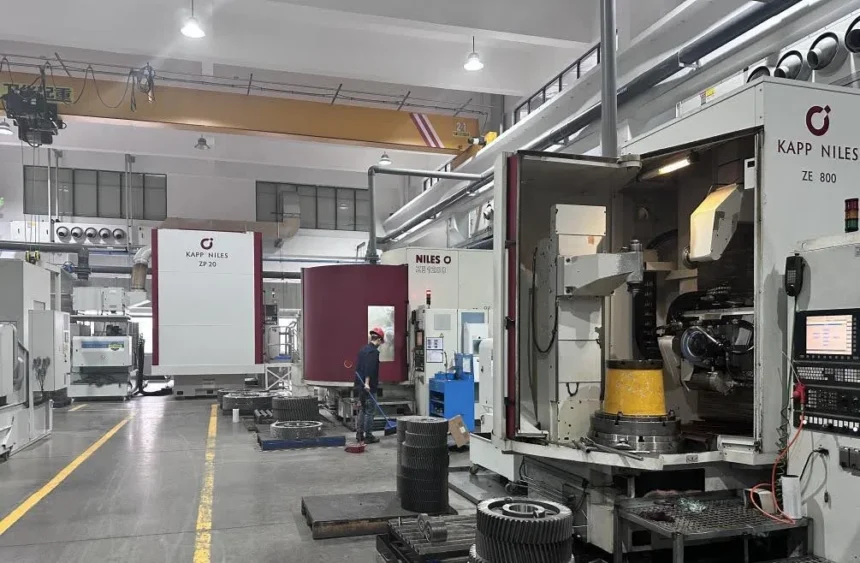 Comparison between a traditionally machined spur gear and a high-precision CNC-machined helical gear, highlighting differences in surface finish and geometric accuracy.