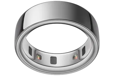 This Tiny Smart Ring Tracks Sleep, Stress, and Heart Health