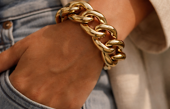 The Jewelry They Never Take Off: Inside the Signature Pieces of Celebrity Style